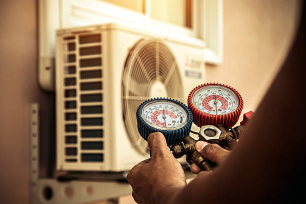 Professional Hvac technician working in Nevada, IA